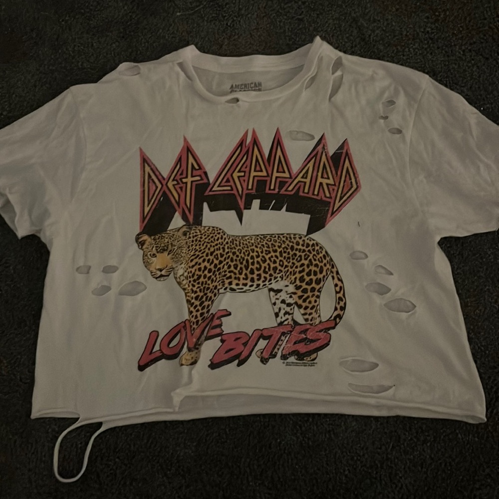 Def leopard cropped ripped tee